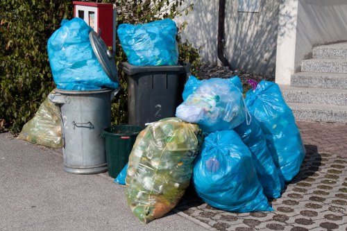 Mini skip bin for small-scale waste disposal